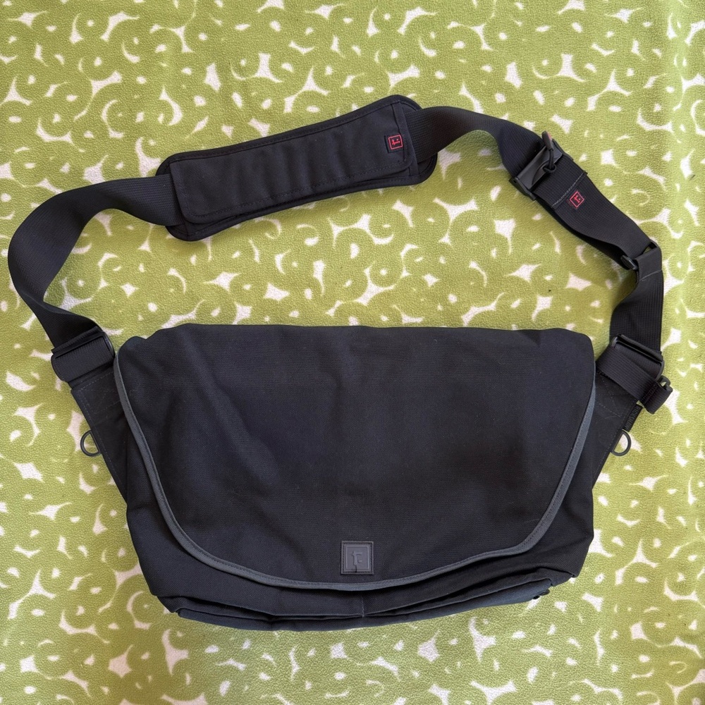 COPY - Rickshaw messenger laptop bag biking cycling commuter black grey gray red